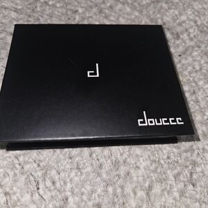 Doucce Elegant Black Compact